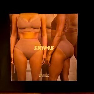 SKIMS SEAMLESS SCULPT MID WAIST BRIEF